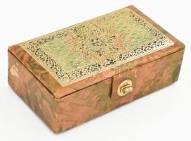 Régi, festett műbőr ékszeres doboz, régi bizsukkal 19x21 cm