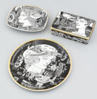 3 db Hollóházi porcelán (tányér, bonbonier, tálka), Szász Endre által tervezett mintával. (Kézzel aranyozva, 21 karátos arannyal). Matricás, jelzett, minimális kopásnyomokkal.