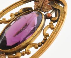 Szecessziós aranyozott fém bross, ametisztszínű fazettált üvegberakással, jelzett: G.L.P. (George L....