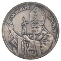 Lengyelország 1978. "II. János Pál" kétoldalas, ezüstözött fém emlékérem eredeti tokban (70mm) T:AU patina Poland 1978. "John Paul II" two-sided, silvered metal medallion in original case (70mm) C:AU patina