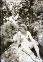 Női akt, 2 db fotónegatív, 4,5×6 cm