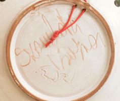 Szombathy Zsuzsa: Retró kerámia tál, jelzett, peremén sérüléssel, d: 19 cm