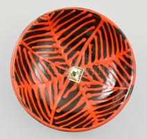 Iparművészeti kerámia tál, akasztható, jelzés nélkül, minimális kopottsággal, d: 14,5 cm