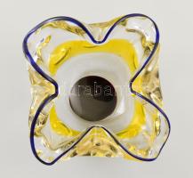 Csehszlovák üveg kínáló, anyagában színezett vastag üveg, kis kopással, jelzés nélkül, d: 21 cm, m: ...