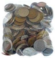 Vegyes külföldi érmetétel mintegy ~780g súlyban T:vegyes Mixed foreign coin lot (~780g) C:mixed