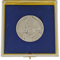 Vatikán 2000. "II. János Pál - 2000. évi jubileum" jelzett Ag emlékérem dísztokban, tanúsítvánnyal (40g/0.986/44mm) T:UNC Vatican 2000. "John Paul II - Jubilee of the Year 2000" hallmarked Ag commemorative medallion with certificate (40g/0.986/44mm) C:UNC