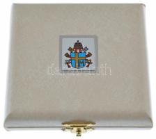 Vatikán 2000. "II. János Pál - 2000. évi jubileum" jelzett Ag emlékérem dísztokban, tanúsí...