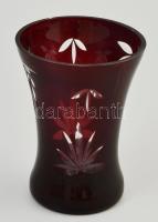 Csiszolt bordó üveg kehely váza, jelzés nélkül, pattanással, m: 11,5 cm
