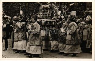 1938 Budapest, Szent István jobbja a körmenetben