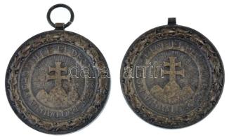 ~1930. "Középfokú Iskolák Sportköreinek Országos Szövetsége versenydíja / Dulce et decorum est pro patria mori" irredenta díjérem ezüst fokozata, egyik függesztőkarika nélkül (2x) (36mm) T:XF