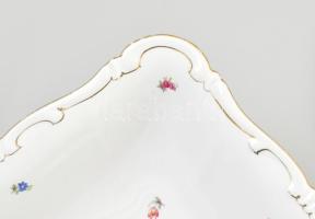 Zsolnay virágmintás 3 db kínáló tál, matricás, jelzett, apró kopásnyomokkal, d: 30 cm, 36x26 és 23x2...