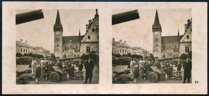 cca 1940 Die Soldaten des Führers im Felde, Bartfeld (Bártfa, Szlovákia), hátoldalon feliratozott fotó, 5,5×12,5 cm