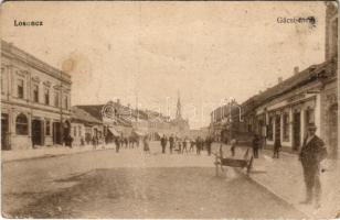 Losonc, Lucenec; Gácsi utca. Vasúti levelezőlapárusítás 1906. / street view, shops (fa)