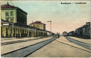 1915 Érsekújvár, Nové Zámky; vasútállomás, vonat. Vasúti levelezőlapárusítás 5721. / railway station (EK)