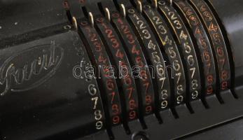 Antik Facit svéd mechanikus számológép, szép állapotban, egyik lábgumija hiányos, 28x19x16 cm