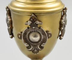 Régi petróleumlámpa, fém testtel, díszes, vasutas jelzéssel, sérült, sérült üveggel, m: 57 cm