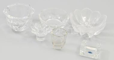 6 darab skandináv kristály tárgy, közte kínáló, váza, stb., jelzettek is, d: 15 cm alatt, szép állapotban