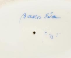 Bakos Éva fekete alapon virágmintás porcelán vázácska. Részben kézzel festett, jelzett, kis kopással...