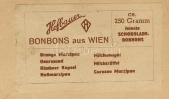 Hofbauer bonbonok dekoratív papírdoboz, Lukáts Kató grafikája, kopásnyomokkal, 14,5×10,5×7,5 cm