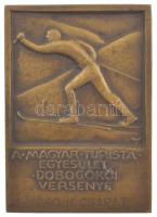 1940. A Magyar Turista Egyesület dobogókői versenye - 1940. II. csapat bronz sí plakett. Szign.: WI (48x68mm) T:XF patina