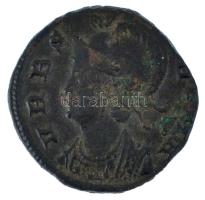 Római Birodalom / Konstantinápoly / I. Constantinus 333-335. AE Follis (2,24g) T:XF Roman Empire / Constantinople / Constantine I 333-335. AE Follis VRBS ROMA / CONSE (2,24g) C:XF RIC VII 78.