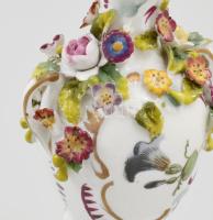 cca 1900-1920 Altwien ibolyaváza pár, gazdag plasztikus virágmintákkal ékesítve, jelzéssel, sérült, ...