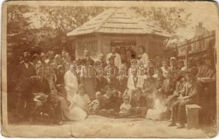 1922 Arad, kirándulás egy forrásnál / hiking. group photo (gyűrődések / creases)