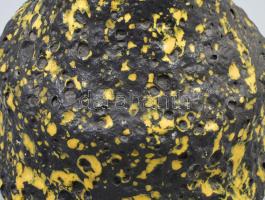 Bod Éva (1924-2004): Váza, jelzéssel, kis kopással, m: 35 cm