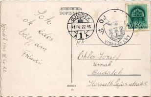 1941 Újvidék, Novi Sad; Kr. Aleksandra ul. / utca, automobilok, üzletek. Magyar zászló szalag és vis...