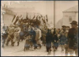 1956 Budapest, eredeti fotó az 1956-os forradalom és szabadságharc eseményeiről. Francia sajtófotó / orginal photo from the 1956 revolution. French press photo 18x12 cm