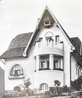 Dercsényi Balázs: Árkay Aladár. Architektúra. Bp.,1967, Akadémiai Kiadó. Gazdag fekete-fehér képanya...