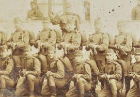 cca 1914-18 I. világháborús magyar katonaportré és csoportképek, részben kitüntetéssel dekorált, öss...