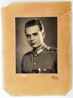 cca 1940 Ludovikás katonatiszt jelölt portréja, keményhátú fénykép, Tőkés Foto Debecen, karton sérül...