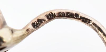 Arany (Au) 14 K gyöngyös gyűrű és fülbevalópár, jelzéssel és jelzés nélkül, bruttó: 4,2 g