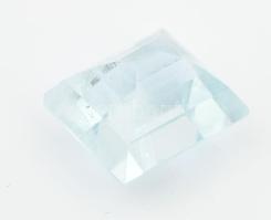 Akvamarin, lépcsős négyszögletű csiszolás, 13,85 cts, díszdobozban