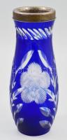 Csiszolt kék kristály váza, ezüstözött szerelékkel, kopással, jelzés nélkül, m: 22,5 cm
