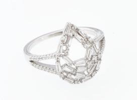 Ezüst (Ag) csepp alakú gyűrű, jelzett, méret: 55, bruttó: 3 g