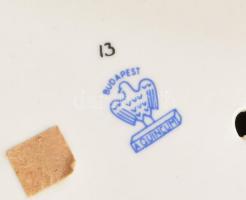 Aquincumi porcelán fésülködő akt, kézzel festett, jelzett, kis kopással, m: 22,5 cm