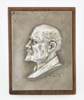 Lenin alumínium plakett, fa lapra applikálva, támasztható, kopással, jelzés nélkül, 21x16 cm, m: 18 cm
