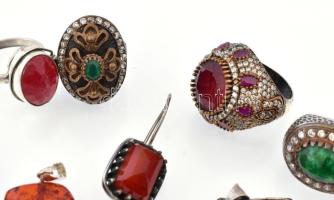 Ezüst (Ag) nagy ékszer tétel féldrágakövekkel (korall, gyökér rubin, stb.), bruttó: 104,6 g