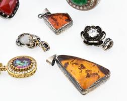 Ezüst (Ag) nagy ékszer tétel féldrágakövekkel (korall, gyökér rubin, stb.), bruttó: 104,6 g