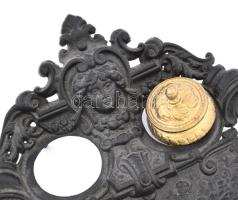 Szecessziós stílusú öntöttvas kalamáris, női fej díszítménnyel, egyik tartály alja hiányzik, jelzés ...