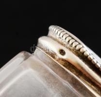 Ezüst (Ag) tetejű só- és borsszóró, jelzett, m: 4 cm