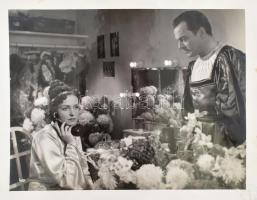 Tasnády Fekete Mária (1911-2001) és Jávor Pál (1902-1959) egy filmjelenetben, pecséttel jelzett fotó, szélén kisebb foltok, 24×30 cm