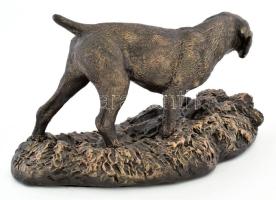 Vadászó kutya szobor, bronzírozott kerámia, sérült, jelzés nélkül, h: 26 cm