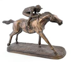 Q. Tupton zsoké a lovon szobor, műgyanta, fa talapzaton, jelzéssel, farka ragasztott, 28x19x8 cm