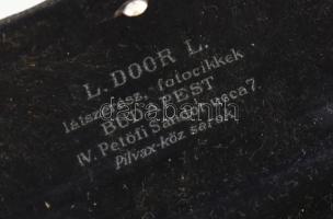 Antik szemüveg L. Door L. látszerész, fotocikkek Budapest feliratú tokban, jó állapotban