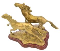 Vágtató lovak. Bronz szobor fa talapzaton, jelzés nélkül, talapzat alján sérülés, szobor szép állapo...