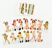 Erotikus magyarkártya pakli, 32+1 lap (komplett), néhány lapon kopásnyomokkal. (A pakli figurákat ábrázoló lapjai - össz. 16 db lap - erotikus fotókkal illusztráltak.)