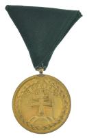 1922. Magyar Bronz Érdemérem aranyozott bronz kitüntetés peremén Bronz jelzéssel, mellszalagon T:AU kissé kopott aranyozás  Hungary 1922. Hungarian Bronze Merit Medal gold plated bronze decoration with Bronz hallmark on the edge, with ribbon C:AU slightly worn gilding NMK 392.